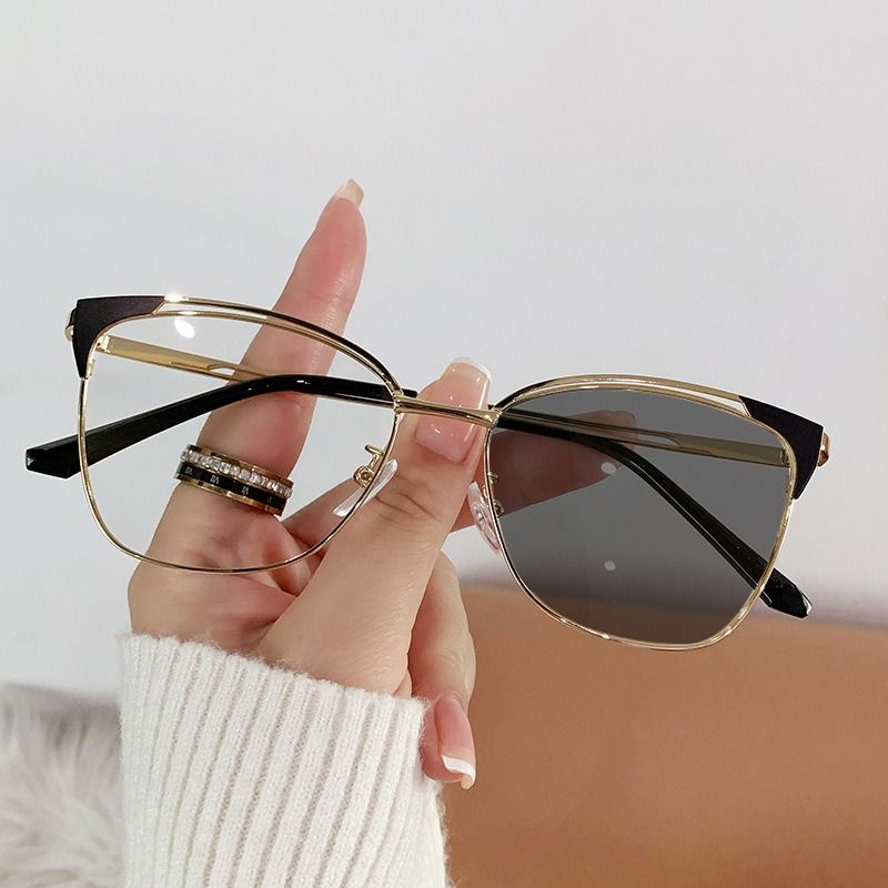 New Color Changing Metal Hollow Photochromic Cat Eye Anti-blue Light Glasses Frames Women Men Square Computer Optical Eyeglasses 1PC