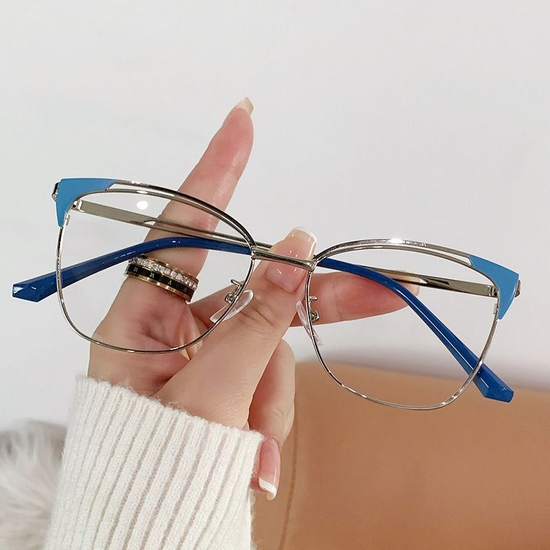 New Color Changing Metal Hollow Photochromic Cat Eye Anti-blue Light Glasses Frames Women Men Square Computer Optical Eyeglasses 1PC