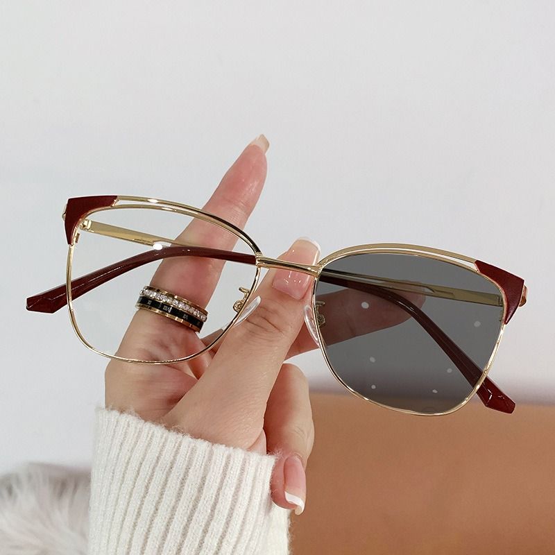 New Color Changing Metal Hollow Photochromic Cat Eye Anti-blue Light Glasses Frames Women Men Square Computer Optical Eyeglasses 1PC