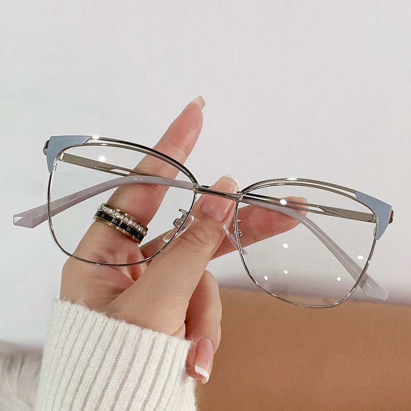 New Color Changing Metal Hollow Photochromic Cat Eye Anti-blue Light Glasses Frames Women Men Square Computer Optical Eyeglasses 1PC