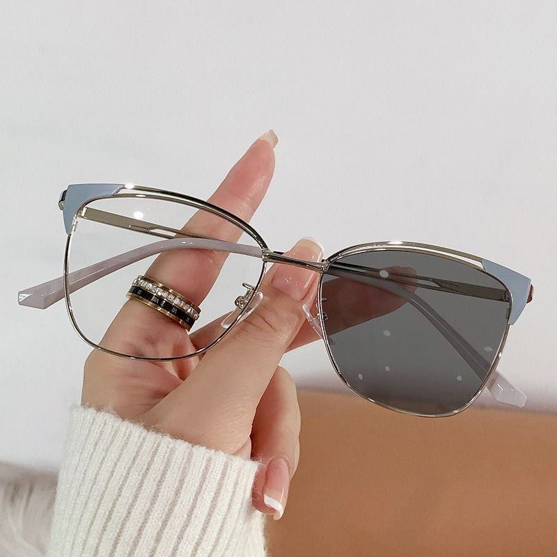 New Color Changing Metal Hollow Photochromic Cat Eye Anti-blue Light Glasses Frames Women Men Square Computer Optical Eyeglasses 1PC