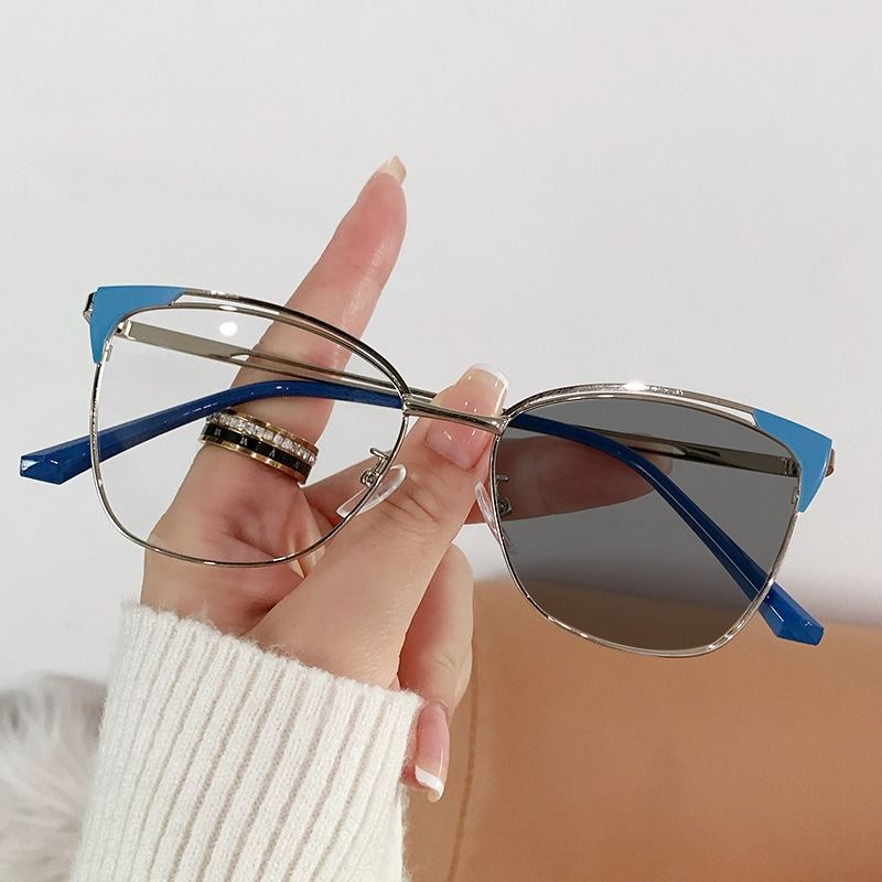 New Color Changing Metal Hollow Photochromic Cat Eye Anti-blue Light Glasses Frames Women Men Square Computer Optical Eyeglasses 1PC