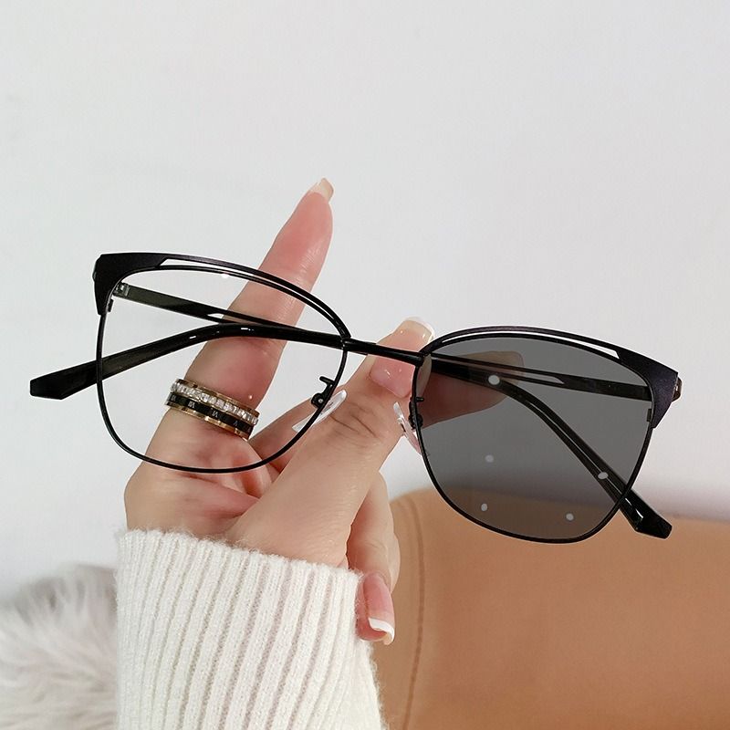 New Color Changing Metal Hollow Photochromic Cat Eye Anti-blue Light Glasses Frames Women Men Square Computer Optical Eyeglasses 1PC