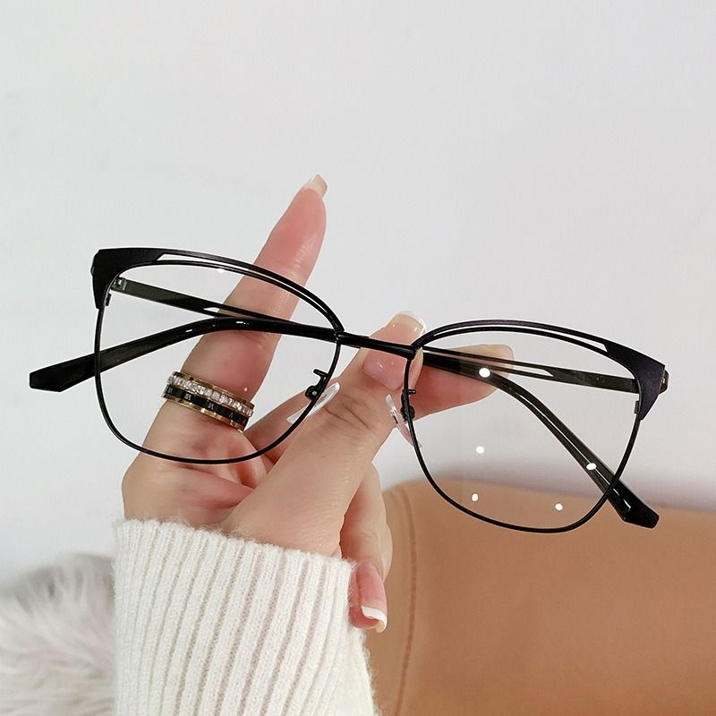 New Color Changing Metal Hollow Photochromic Cat Eye Anti-blue Light Glasses Frames Women Men Square Computer Optical Eyeglasses 1PC