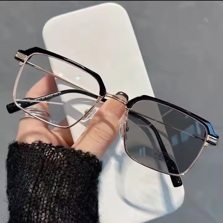 HX01 Custom Logo Fashion Anti-Blue Light Discoloration Glasses Square Frame Photochromic Reading Phototropy Glasses for Men 1PC