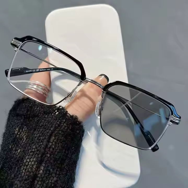 HX01 Custom Logo Fashion Anti-Blue Light Discoloration Glasses Square Frame Photochromic Reading Phototropy Glasses for Men 1PC