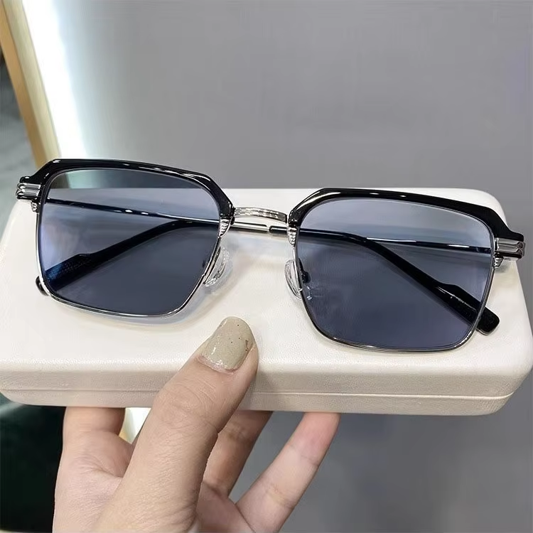 HX01 Custom Logo Fashion Anti-Blue Light Discoloration Glasses Square Frame Photochromic Reading Phototropy Glasses for Men 1PC