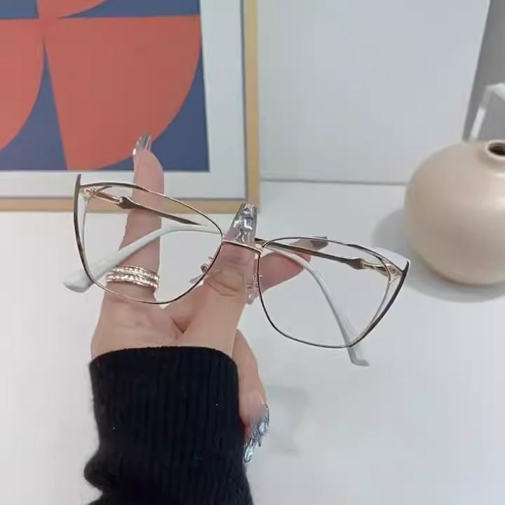 Transparent Photochromic Protection Computer Glasses Metal Change to Grey Cat Eye Anti Blue Spectacle Frame Eyeglasses 1PC
