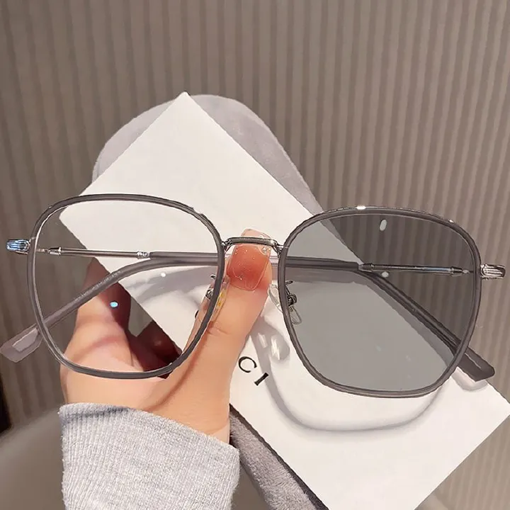 2025 Fashion Lady Square Color Changing Prescription Myopia Eyeglasses Big Frame Photochromic Glasses for Women 1PC