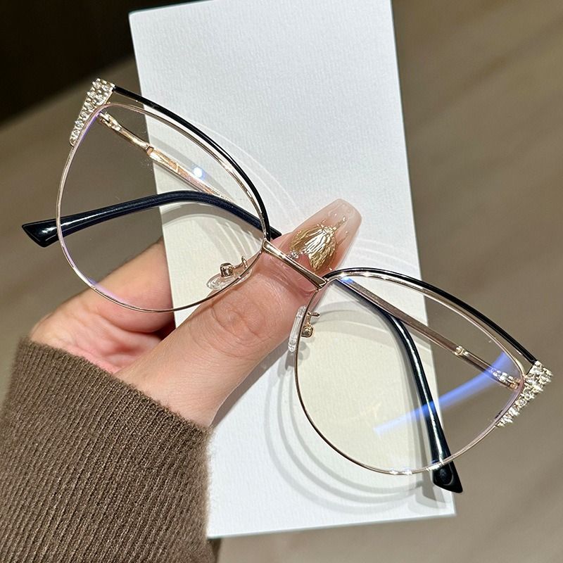 New Unisex Minimalist Versatile Metal Fashion Accessory Eyeglass Frames with  Blocking Photochromic Cat-Eye Shape 1PC