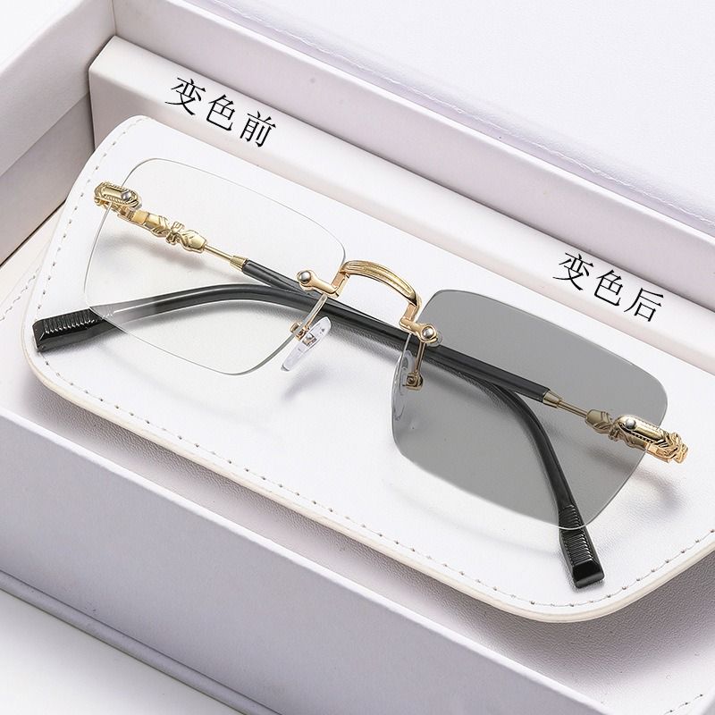 Fashion Men Women Transparent Eyeglasses Lens Color Changing Eyewear Rimless Square Photochromic Glasses 1PC