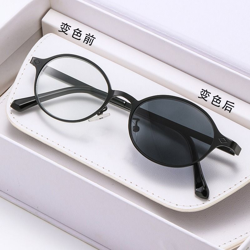 High Quality Metal Eyeglasses Frame Blue Light Photochromic Glasses Change Color in sunlight Trendy Photochromic Eyewear 1PC