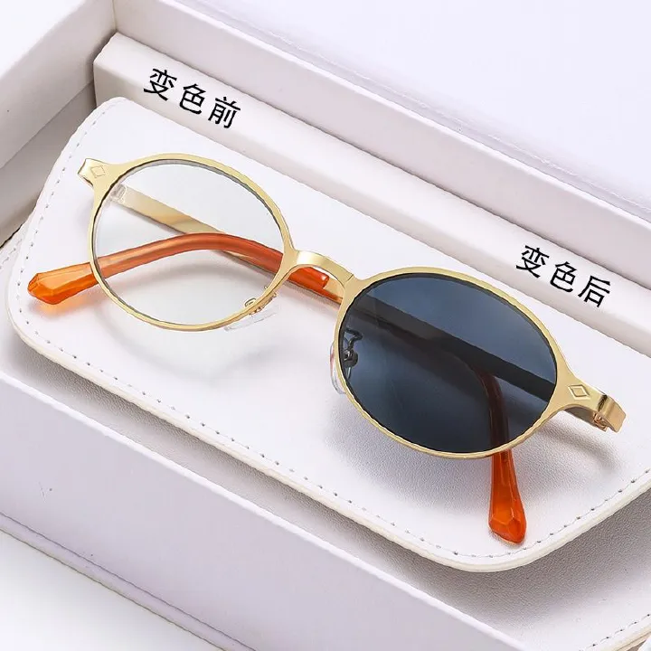High Quality Metal Eyeglasses Frame Blue Light Photochromic Glasses Change Color in sunlight Trendy Photochromic Eyewear 1PC