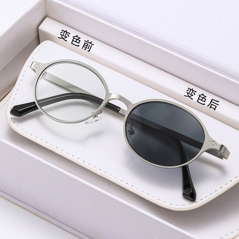 High Quality Metal Eyeglasses Frame Blue Light Photochromic Glasses Change Color in sunlight Trendy Photochromic Eyewear 1PC