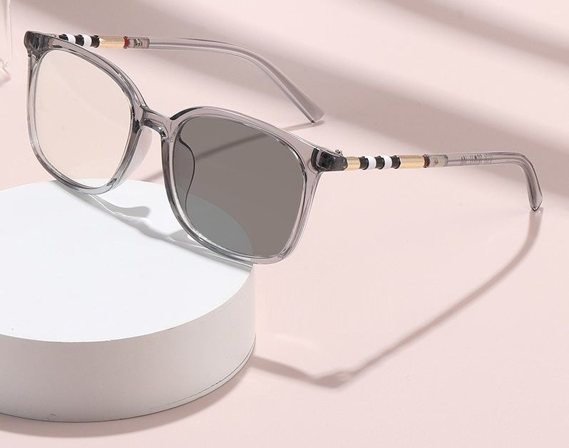 2026 Photochromic Glasses Frames Classic Cat Eye Eyeglasses Frames for Women Fashion TR90 Optical Frames 1PC