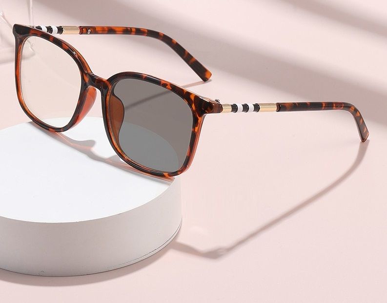 2026 Photochromic Glasses Frames Classic Cat Eye Eyeglasses Frames for Women Fashion TR90 Optical Frames 1PC