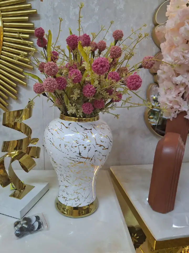 Classic Meets Chic: White & Gold Ceramic Vase – A Luxurious Touch for Modern Interiors