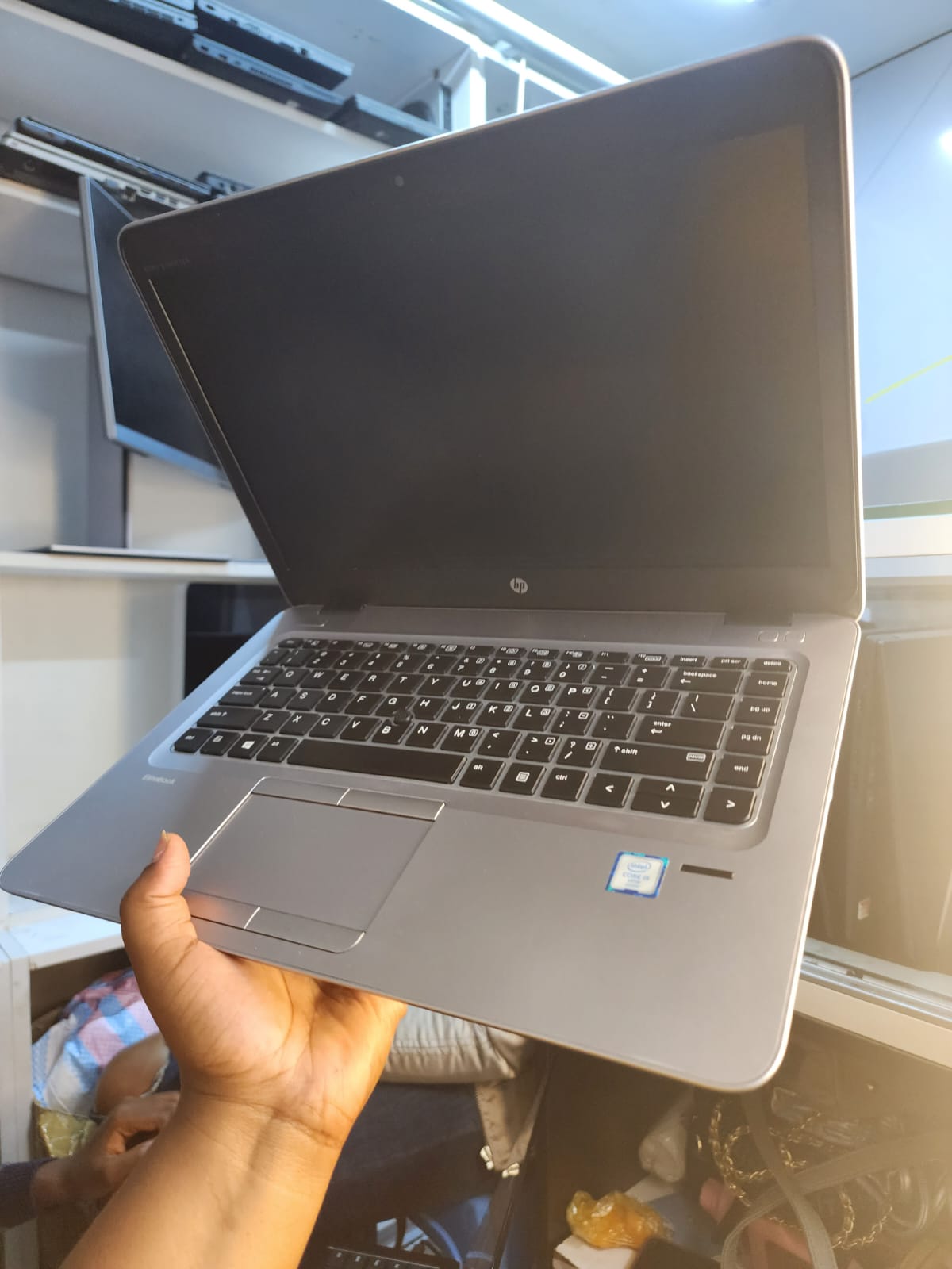 TOP TIER HP ELITEBOOK 840G3 COI5 8GB RAM MEMORY 256GB SSD 6TH GENERATION  SILVER COLOR 14 INCHES