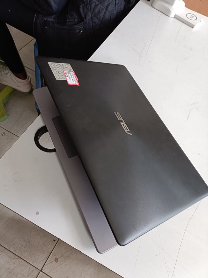 ASUS FX50J Gaming Laptop | 15.6” Display | Intel Core i5 4th Gen | 8GB RAM | 256GB SSD | 2GB Dedicated Graphics | Powerful Performance for Work & Play