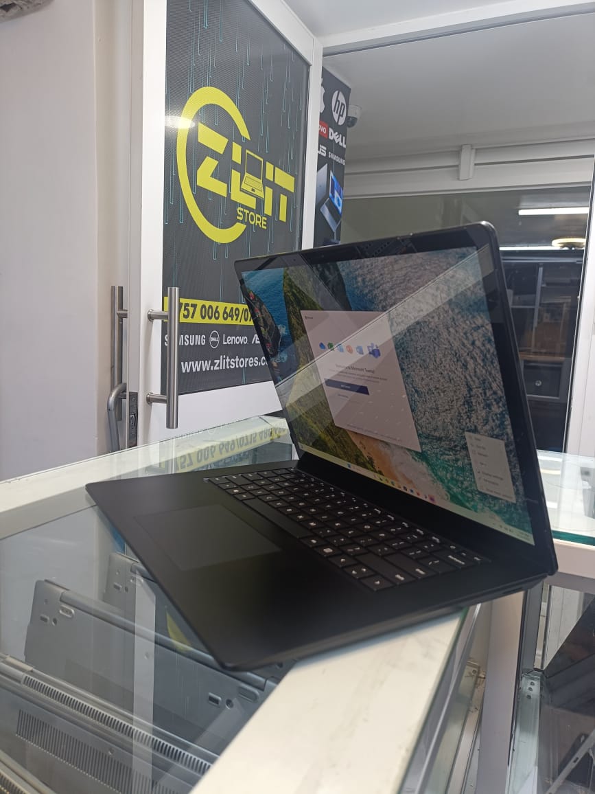 Microsoft Surface Pro 3 (1868) 10th Gen Intel Core i7-1065G7 16GB RAM 256GB SSD 12" PixelSense Touchscreen Display Wi-Fi 6 Windows 10 Pro