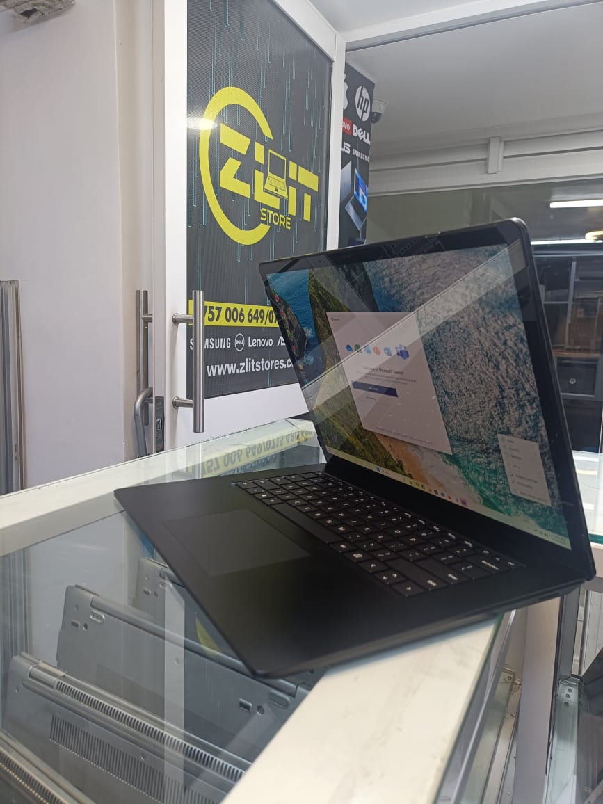 Microsoft Surface Pro 3 (1868) 10th Gen Intel Core i7-1065G7 16GB RAM 256GB SSD 12" PixelSense Touchscreen Display Wi-Fi 6 Windows 10 Pro