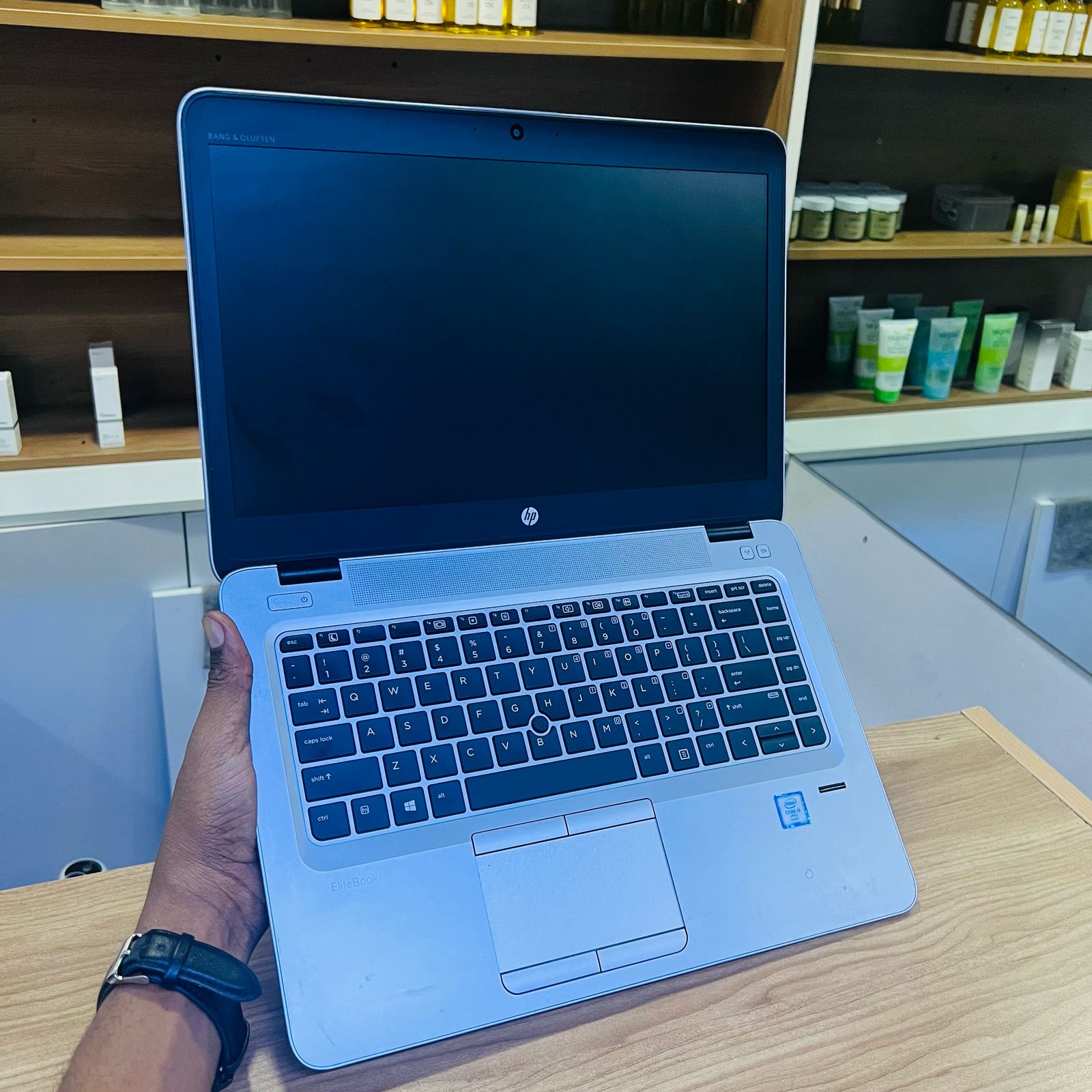 Experience smooth and reliable performance– HP Elitebook 840 G3 core i5 6th Gen | 8GB ram | 256 SSD | 14 inches built to keep up with your day-to-day needs.
