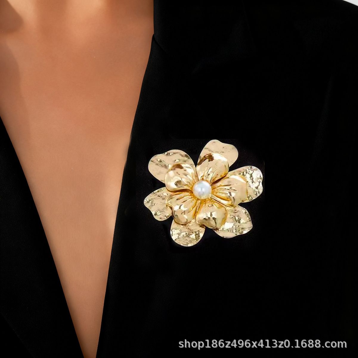 Large Gold Flower Brooch for African Women, Oversized Metal Floral Lapel Pin, Luxury Statement Gold Pin for Daily & Formal Wear