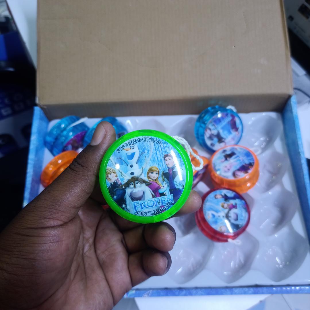 Frozen-Themed Yo-Yo Toy for Kids - LED Light Up, Durable Plastic, Fun Outdoor & Indoor Play