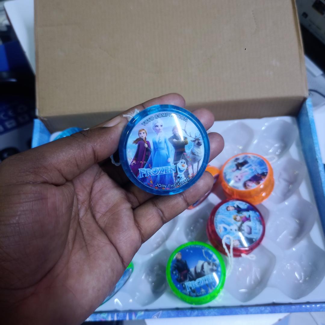 Frozen-Themed Yo-Yo Toy for Kids - LED Light Up, Durable Plastic, Fun Outdoor & Indoor Play