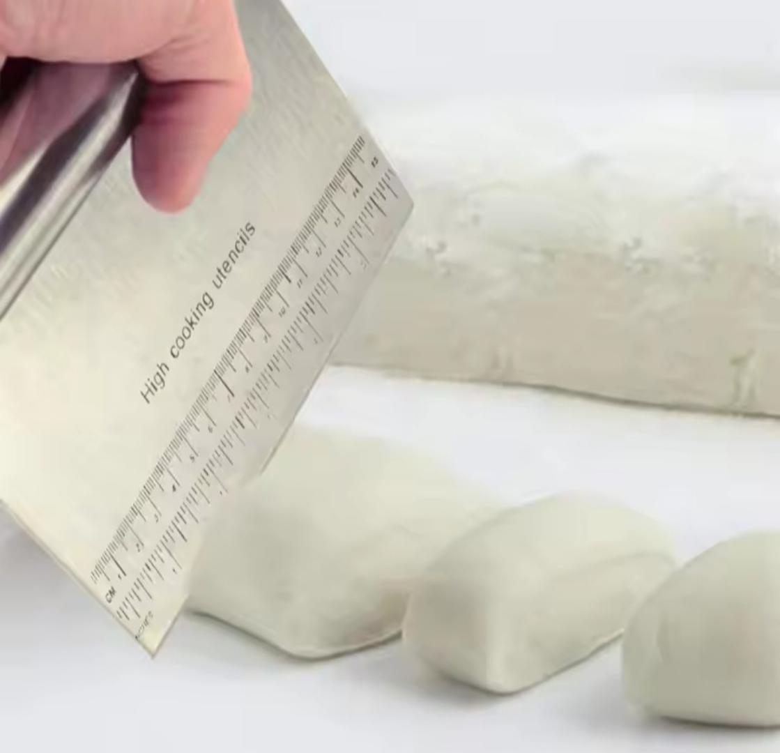 Multi-purpose Stainless Steel Scraper Noodle Knife Pastry Spatula Dough Scraper Spatulas Cake Pizza Dough Cutter Kitchen Tools.