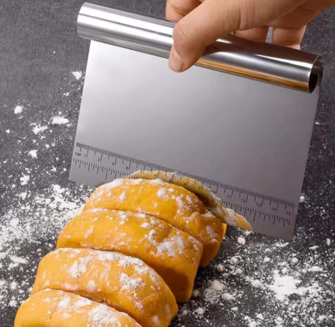 Multi-purpose Stainless Steel Scraper Noodle Knife Pastry Spatula Dough Scraper Spatulas Cake Pizza Dough Cutter Kitchen Tools.