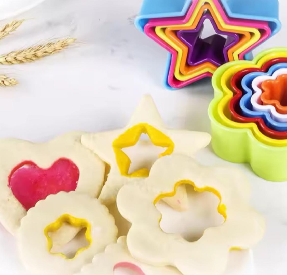 cookie or biscuit cutter or molds 5Pcs/set Biscuit Mould Cookie Cutter Cake Mold Gingerbread Christmas Tree Flower Love Heart Baking Molds DIY Baking Kitchen Tool