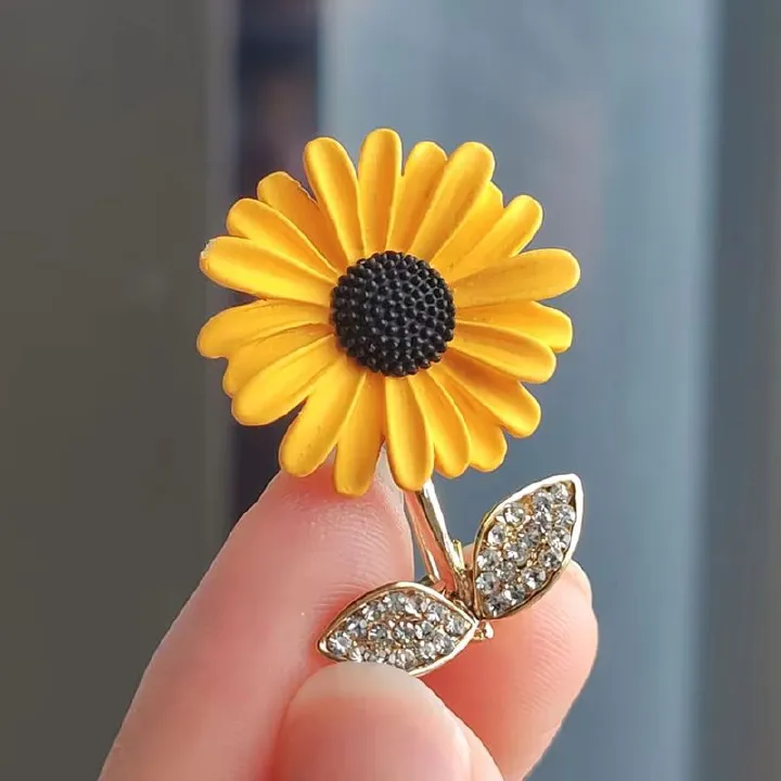 Cute Sunflower Sweater Brooches High-Grade Flower Coat Pin Accessories Women's Luxury Suit Corsage Neckline Jewelry Ornament