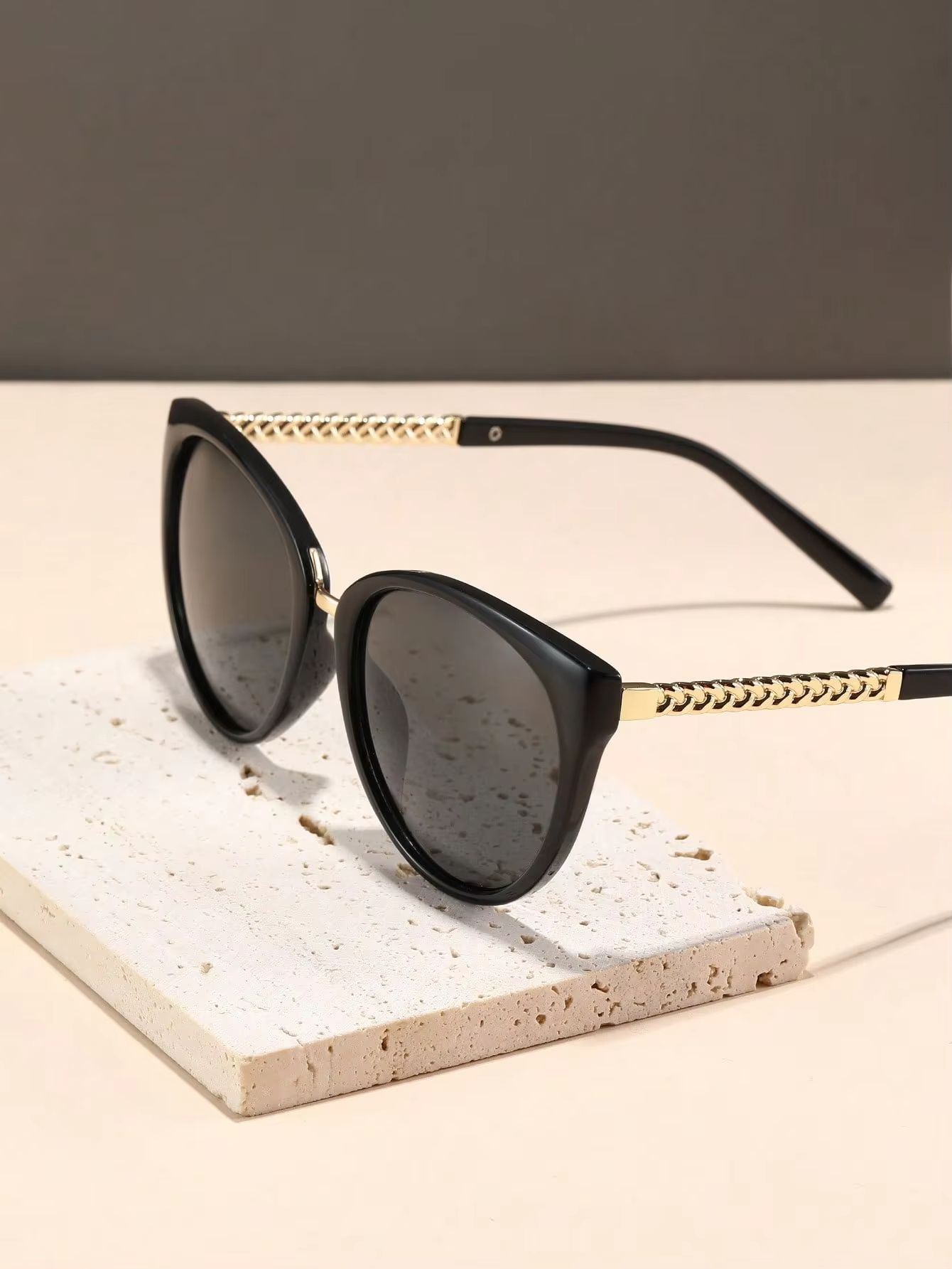 1PC Fashion Cat Eye Plastic Frame Women Sunglasses For Men Daily Life Shades Eyewear Accessories.