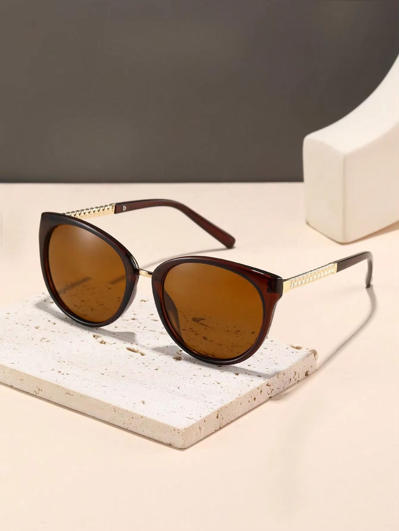 1PC Fashion Cat Eye Plastic Frame Women Sunglasses For Men Daily Life Shades Eyewear Accessories.