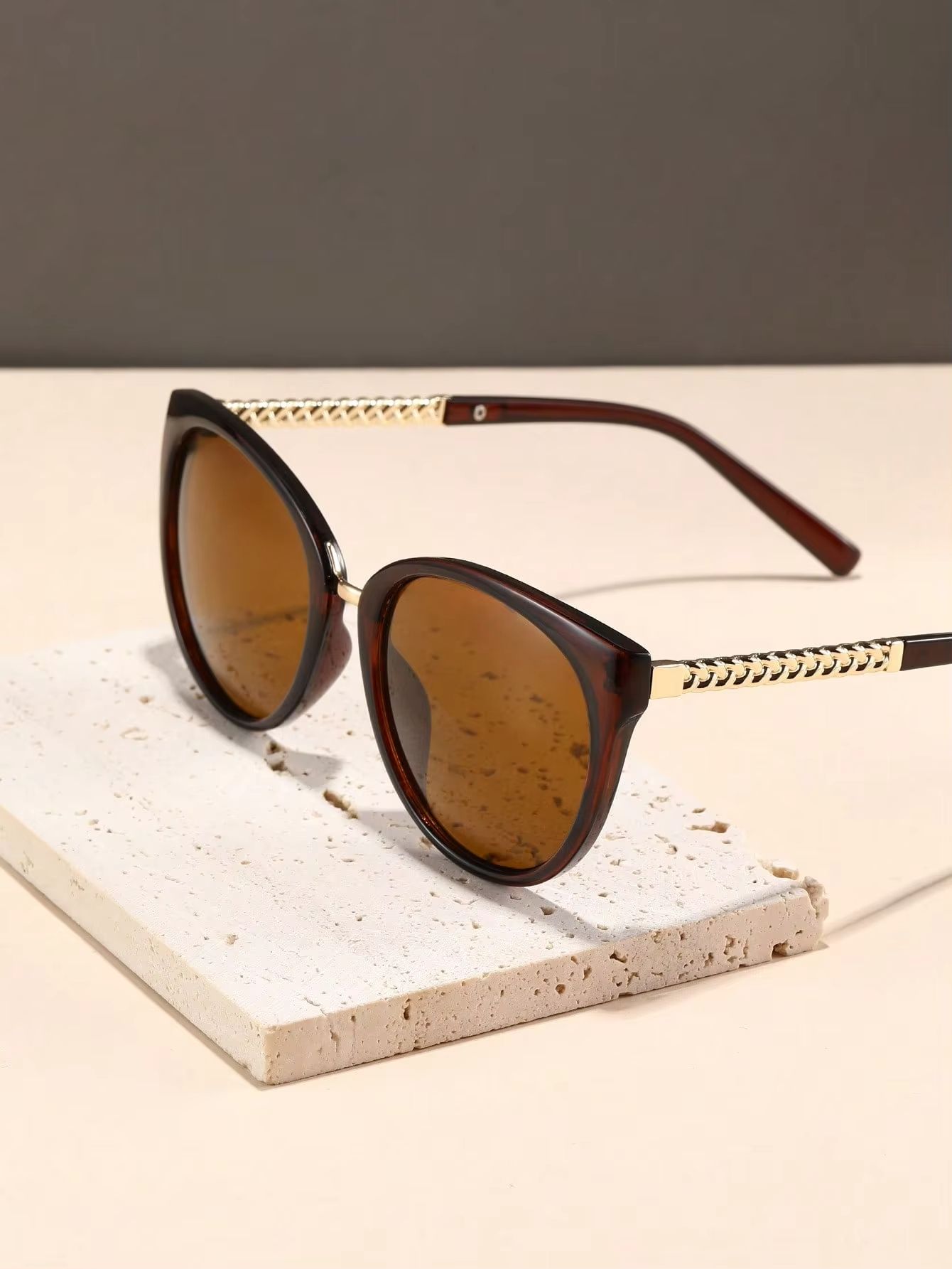 1PC Fashion Cat Eye Plastic Frame Women Sunglasses For Men Daily Life Shades Eyewear Accessories.