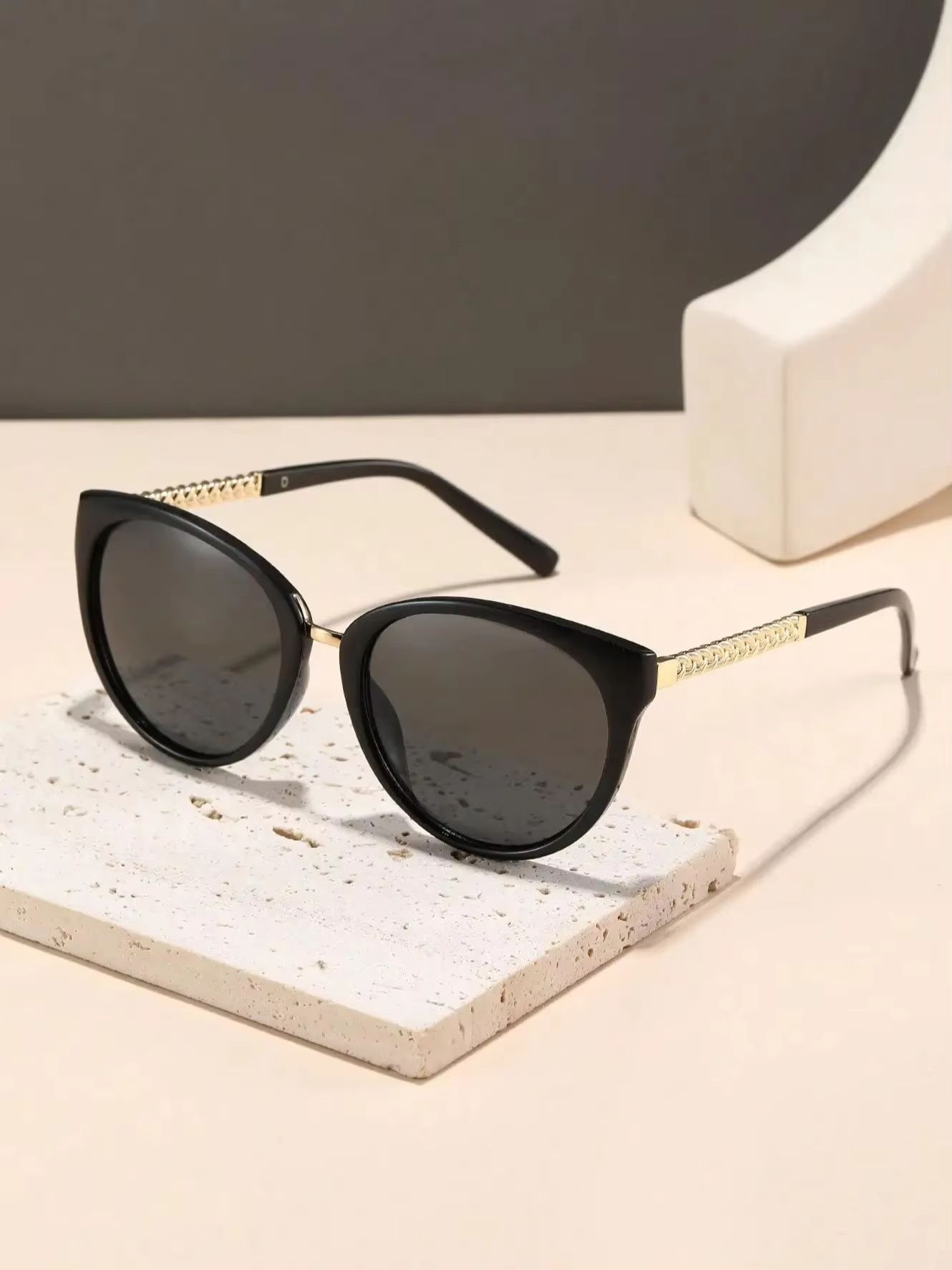 1PC Fashion Cat Eye Plastic Frame Women Sunglasses For Men Daily Life Shades Eyewear Accessories.