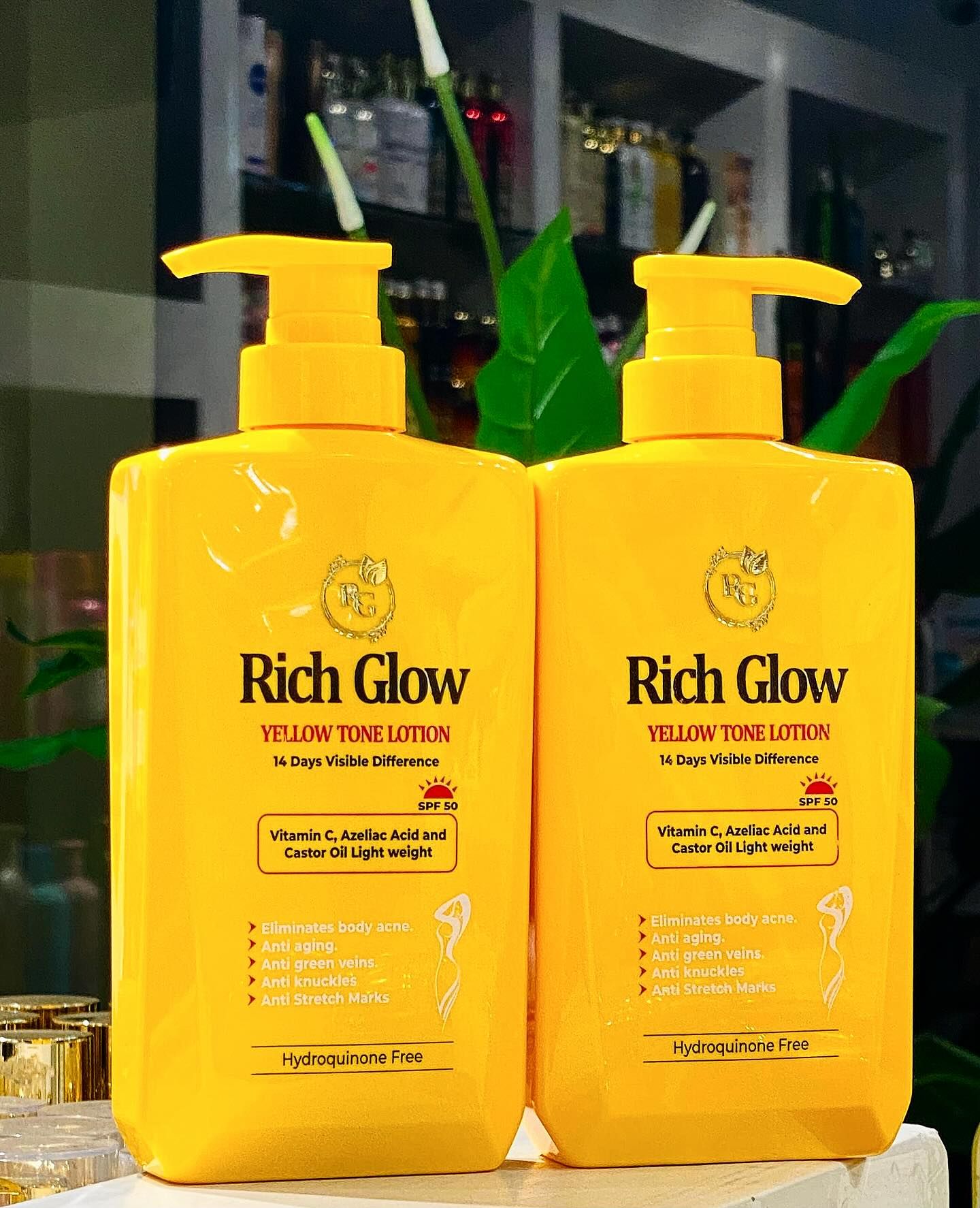 Rich Glow Yellow Tone Lotion 14 Days Visible Difference Brightens Skin Evens Yellow Undertone Infused With  SPF 50, Vitamin C, Azelaic Acid And Castor Oil Lightweight Formula