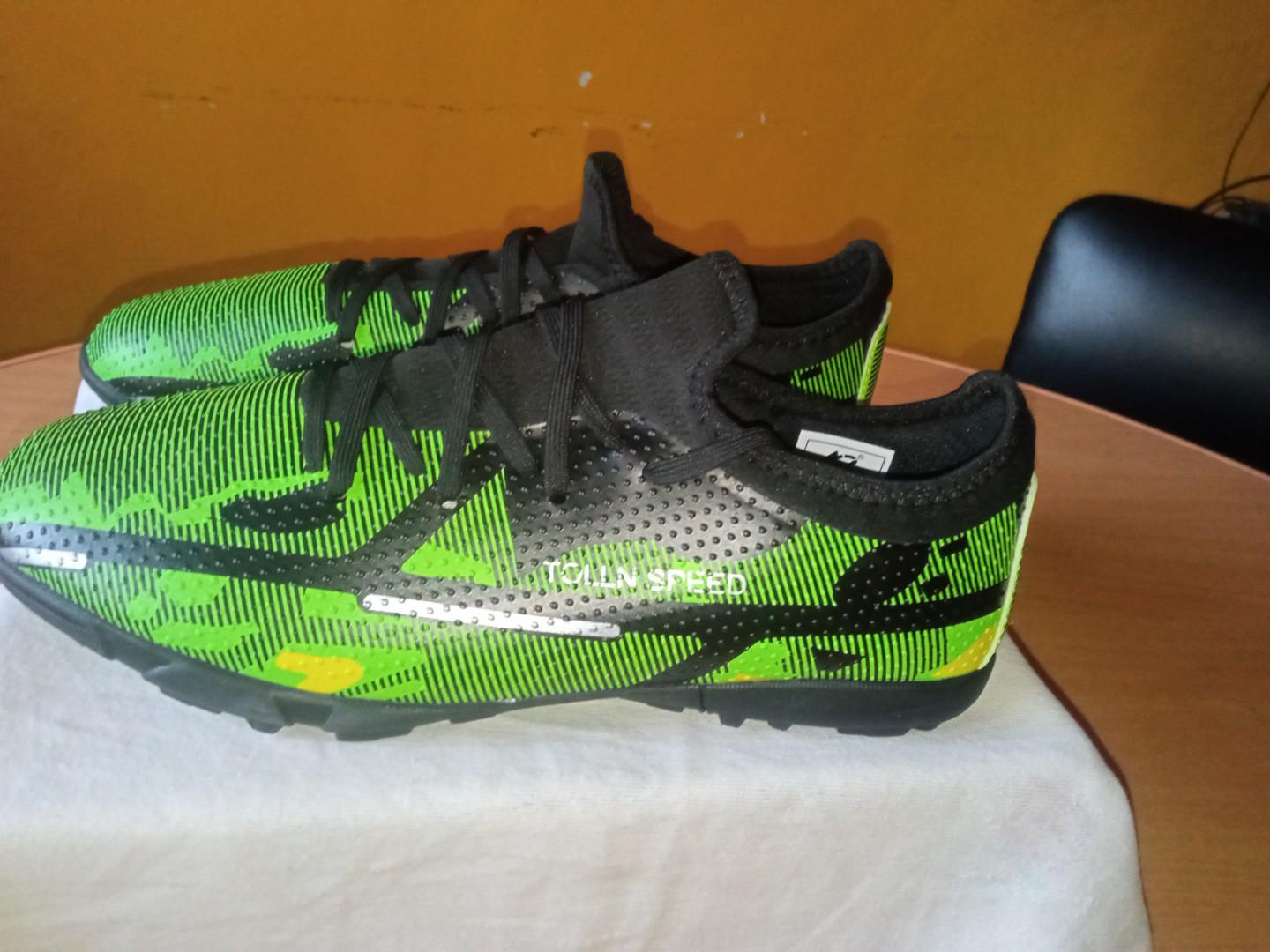 HIGH QUALITY FOOTBALL/SOCCER TRAINER BOOTS