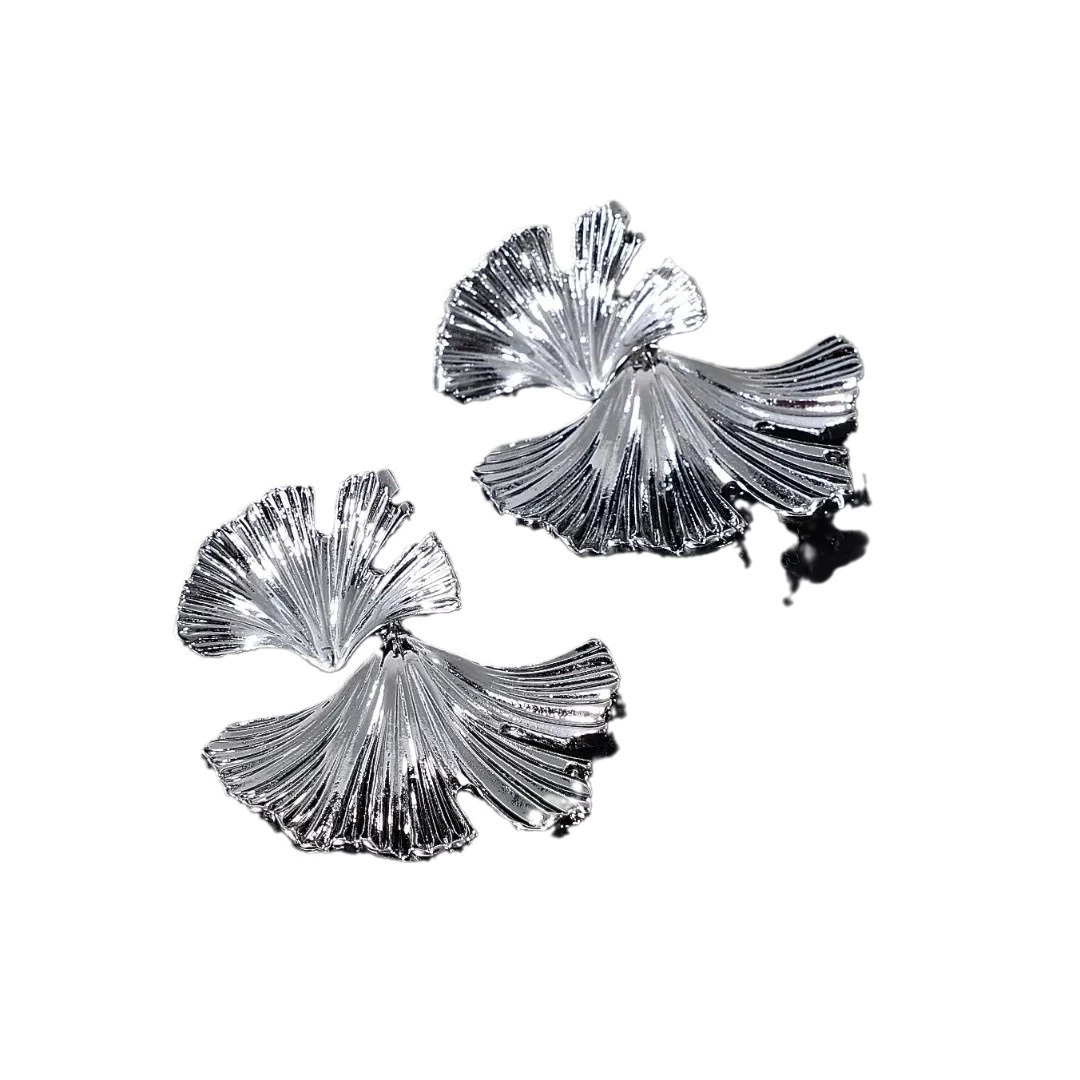 Simple Silver Color Metal Big Plant Ginkgo Leaf Earrings for Women Fashion Statement Stud Earring Jewelry Gift Pendiente A-2053
