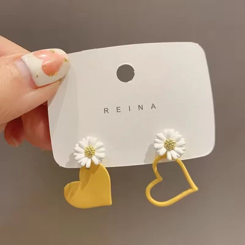 Cute Daisy Flower Stud Earrings for Women Red White Color Sweetheart Asymmetrical Earring Party Wedding Jewelry Gifts A-2064