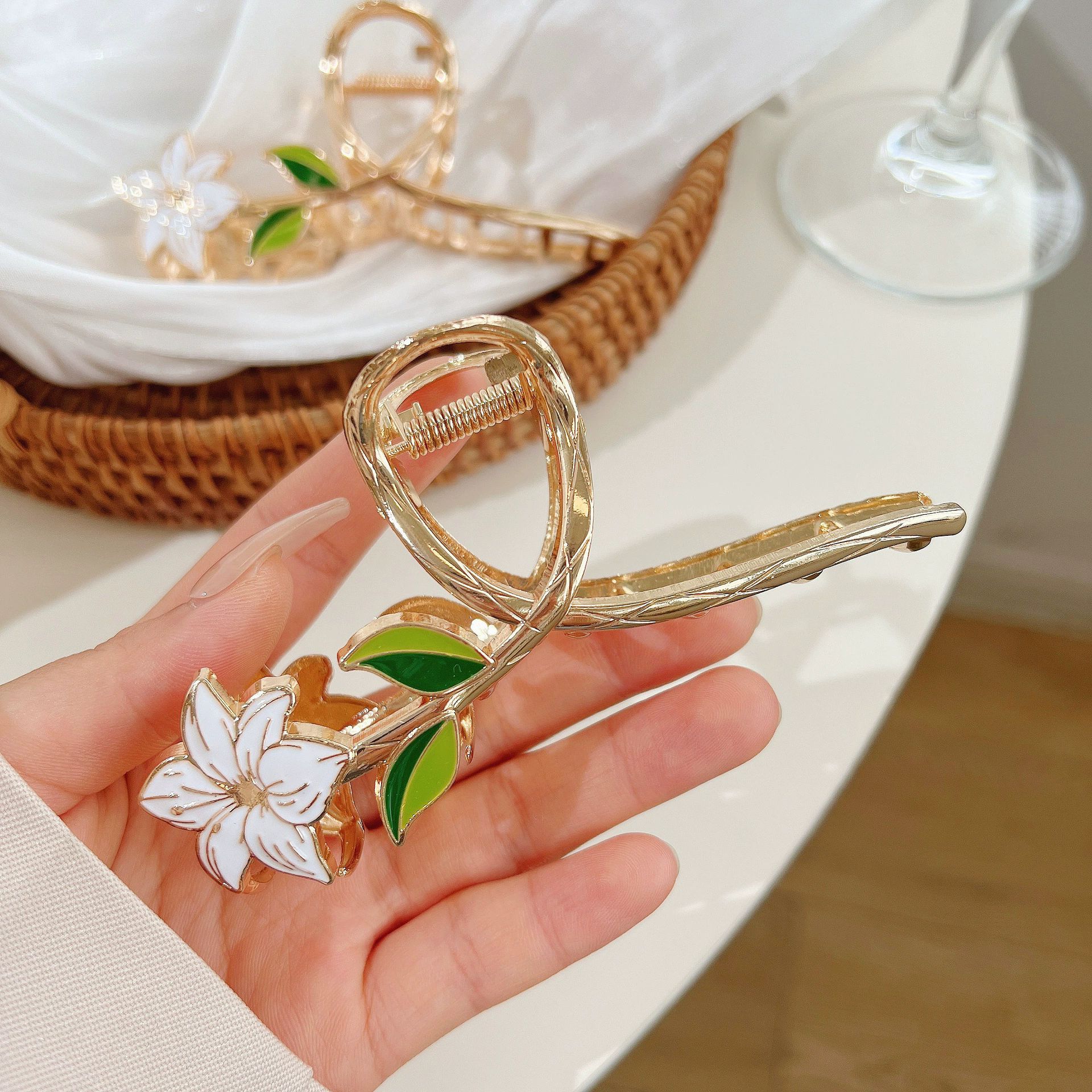 New Women Metal Hair Claw Elegant Gold Flowers Hair Clips Barrette Crab Headband Ponytail Clip Headwear hair accessories tiara A-1613