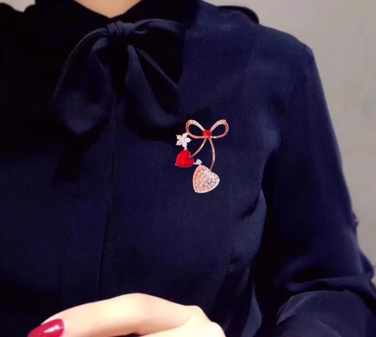 Love sparkling diamond plant flower bow brooch, niche fashion chest flower,  heavy industry elegant accessories for women