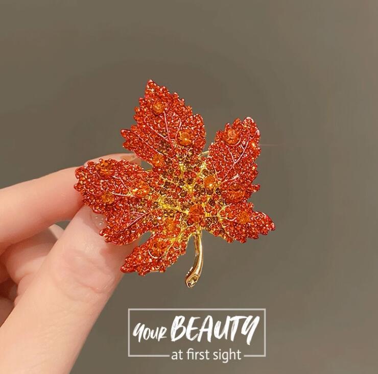 Rinhoo Full Rhinestone Maple Leaf Brooches For Women Luxury Red Green Blue Crystal Leaves Lapel Pins Fashion Plant Badge Jewelry