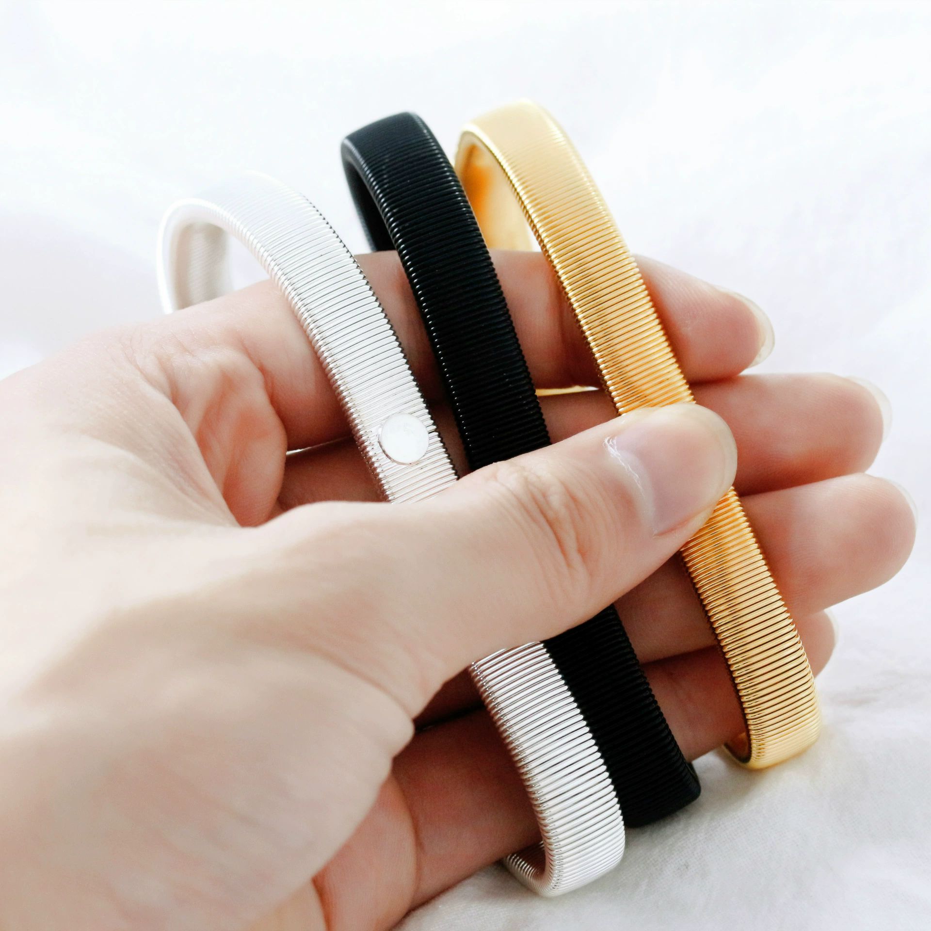 Fashion Shirt Sleeve Holder Metal Armband Hold Up Garter Hood Men's Ring Elastic Bracelet Hoop Clip A-2044