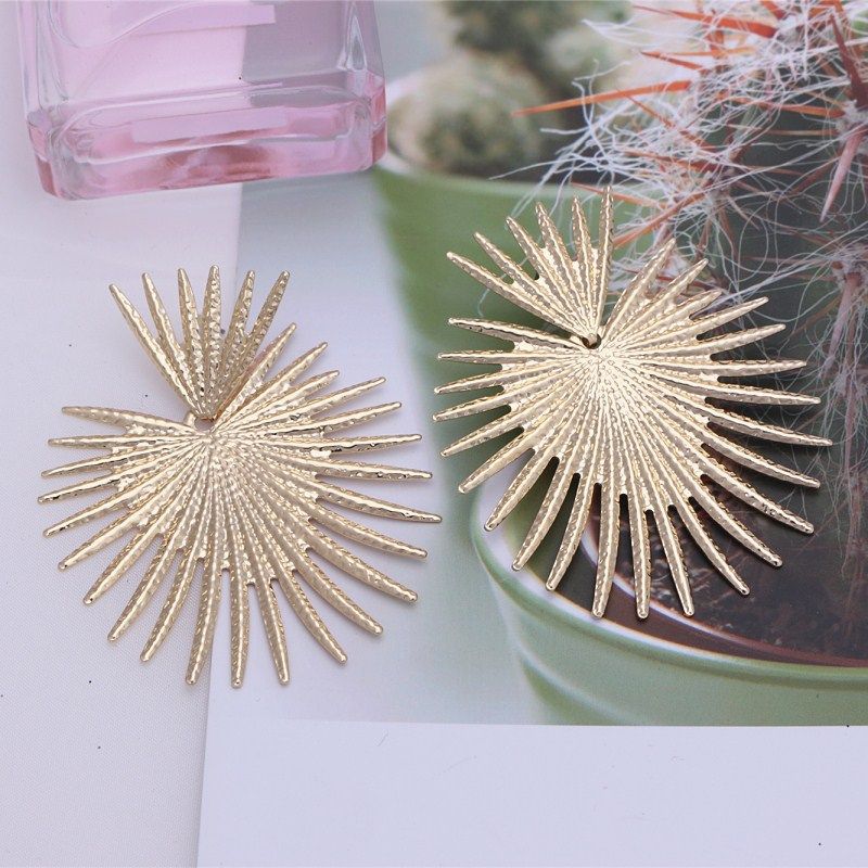 Women's Temperament Domineering Fan-shaped Stud Earrings A-1003