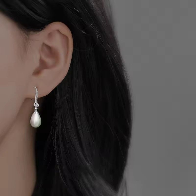 New Exquisite and Fashionable Silver Imitation Water Pearl Pendant Women's Earrings Shining Round Wedding Jewelry Gift A-2091