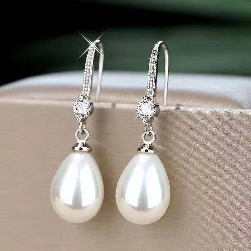 New Exquisite and Fashionable Silver Imitation Water Pearl Pendant Women's Earrings Shining Round Wedding Jewelry Gift A-2091