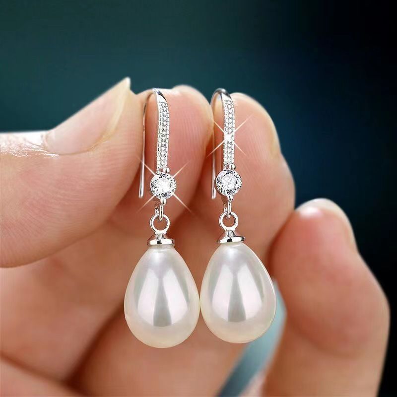 New Exquisite and Fashionable Silver Imitation Water Pearl Pendant Women's Earrings Shining Round Wedding Jewelry Gift A-2091