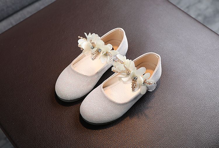 1 pair of Korean fashion children's small flower single shoes princess shoes children's crystal soft soled dance shoes
